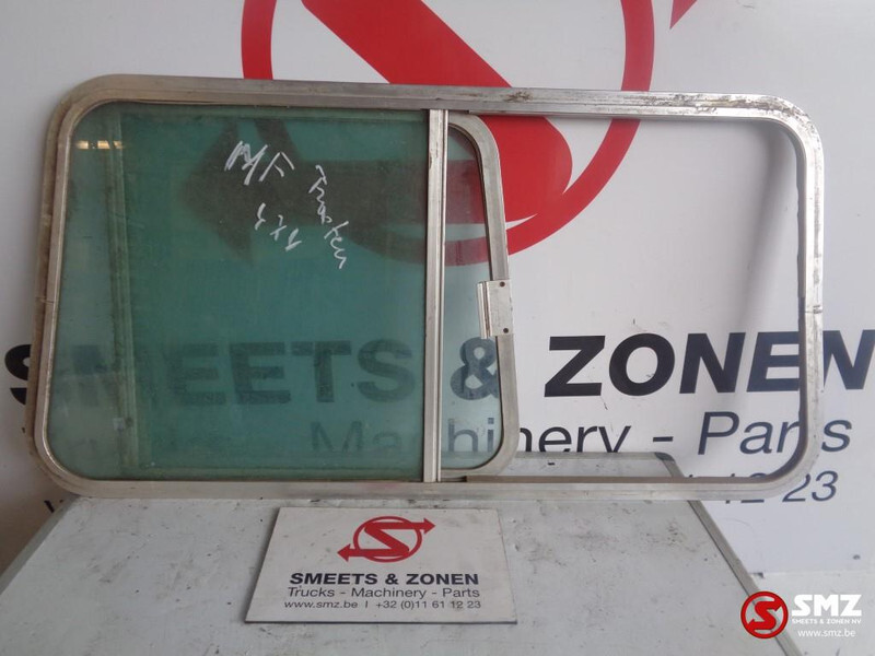 Massey Ferguson Occ ruit rechts massey ferguson - Стекло и запчасти для Грузовиков: фото 1