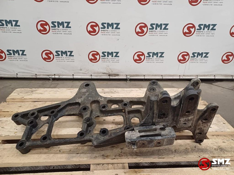 Mercedes-Benz Occ bladveerbeugel links Mercedes - Рама/ Шасси для Грузовиков: фото 1