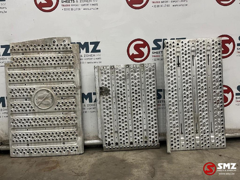 Mercedes-Benz Occ set bordesplaten + afdekplaat catalysator Merc - Рама/ Шасси для Грузовиков: фото 1