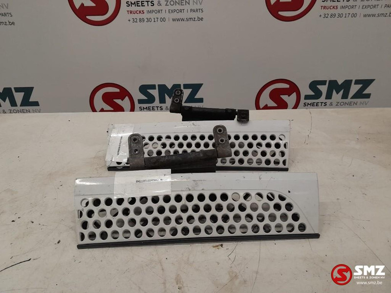 Mercedes-Benz Occ set radiatorgrille + opstap links en rechts Me - Решётка радиатора для Грузовиков: фото 1 Mercedes-Benz Occ set radiatorgrille + opstap links en rechts Me - Решётка радиатора для Грузовиков: фото 1