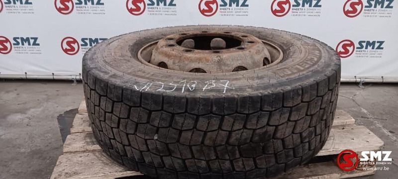 Michelin Occ vrachtwagenband Michelin 315/70R22.5 - Шина для Грузовиков: фото 1 Michelin Occ vrachtwagenband Michelin 315/70R22.5 - Шина для Грузовиков: фото 1