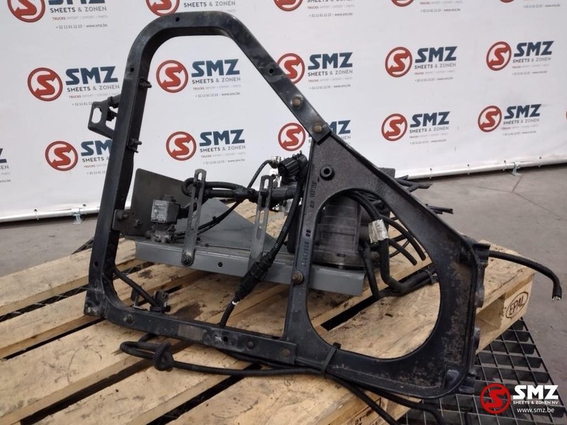 Volvo Occ Spatbordsteun met ventielen Volvo FH12 - Крыло для Грузовиков: фото 1