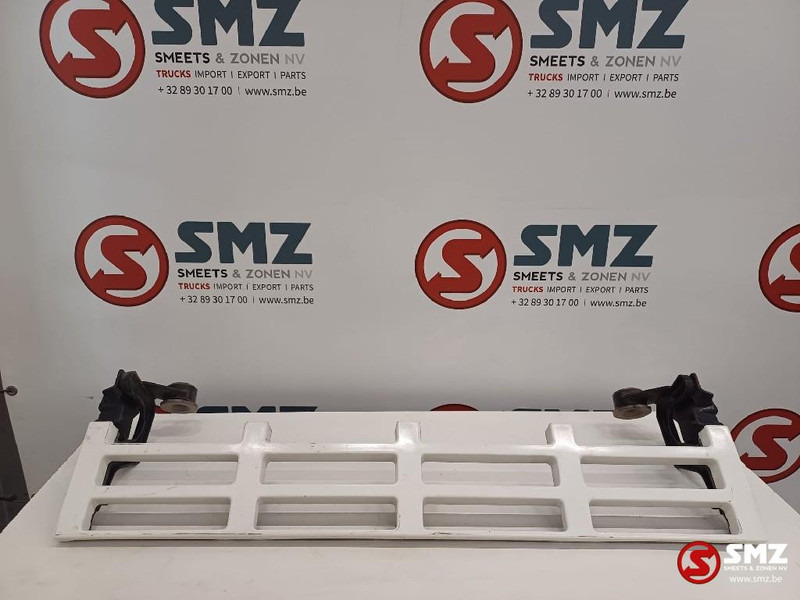 Volvo Occ voorgrille + scharnieren Volvo - Решётка радиатора для Грузовиков: фото 1