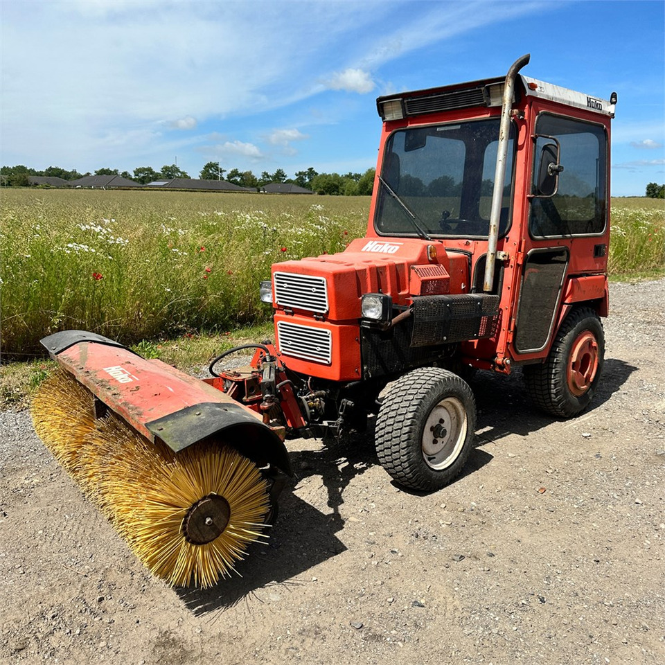 Коммунальный трактор Hako Hakotrac 3800 D: фото 1 Коммунальный трактор Hako Hakotrac 3800 D: фото 1