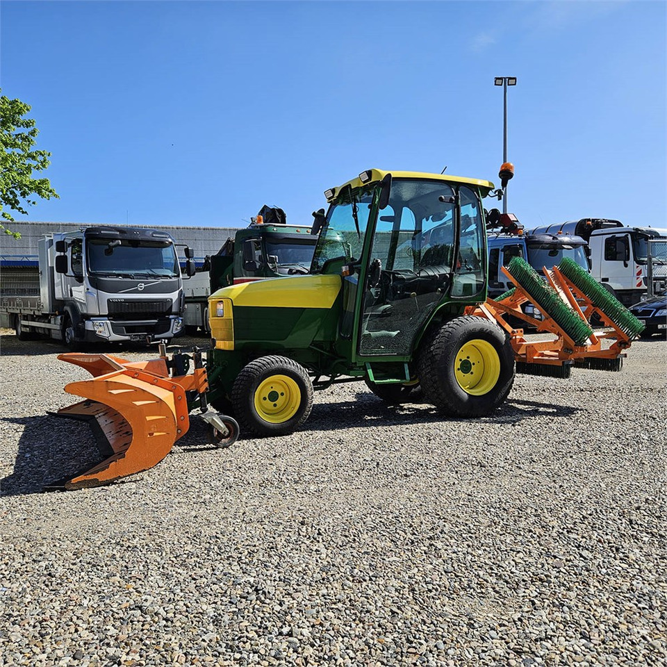 Коммунальный трактор John Deere 2720: фото 1