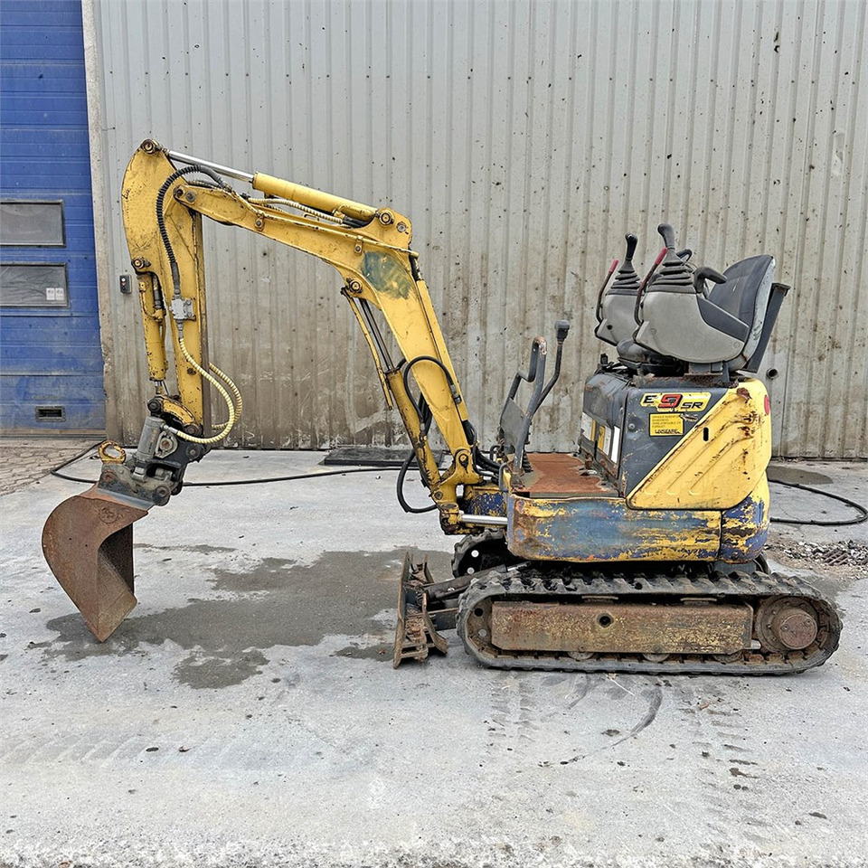New Holland / Kobelco E9SR - Мини-экскаватор: фото 1 New Holland / Kobelco E9SR - Мини-экскаватор: фото 1