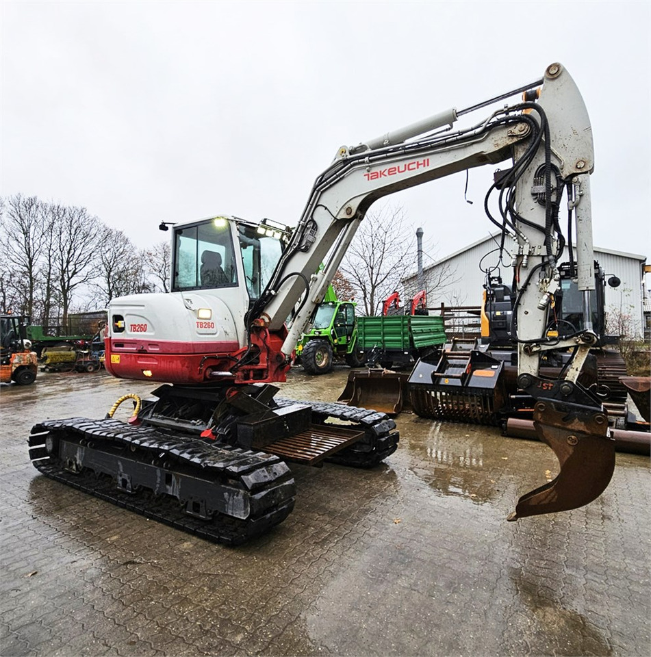 Takeuchi TB260 - Гусеничный экскаватор: фото 1 Takeuchi TB260 - Гусеничный экскаватор: фото 1