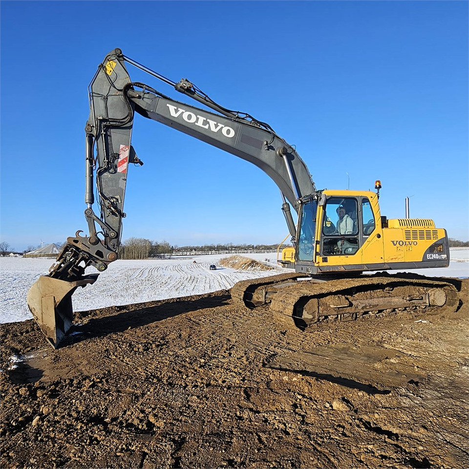 Volvo EC240 BLC - Гусеничный экскаватор: фото 1 Volvo EC240 BLC - Гусеничный экскаватор: фото 1