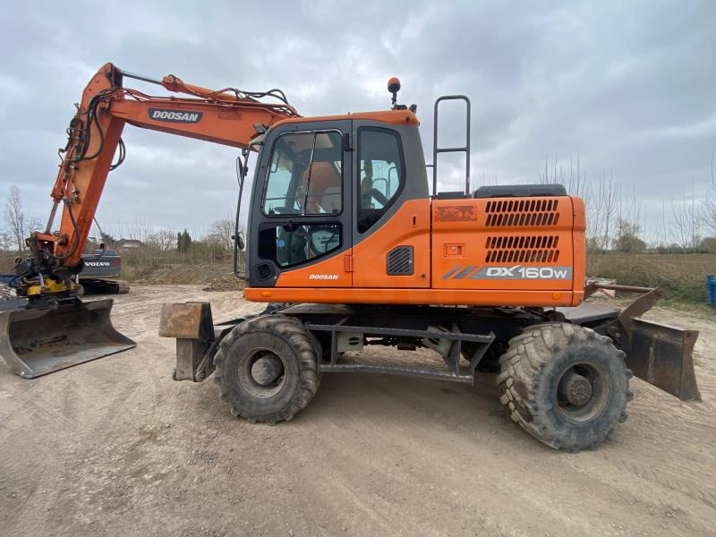 Doosan DX 160W-3 - Колёсный экскаватор: фото 1 Doosan DX 160W-3 - Колёсный экскаватор: фото 1