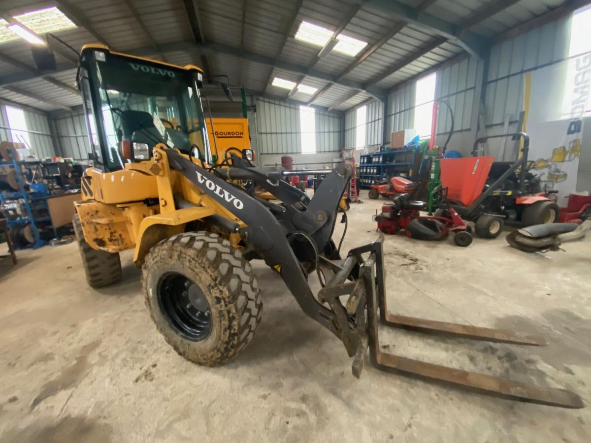 Volvo L 30 B ZX - Компактный фронтальный погрузчик: фото 1 Volvo L 30 B ZX - Компактный фронтальный погрузчик: фото 1