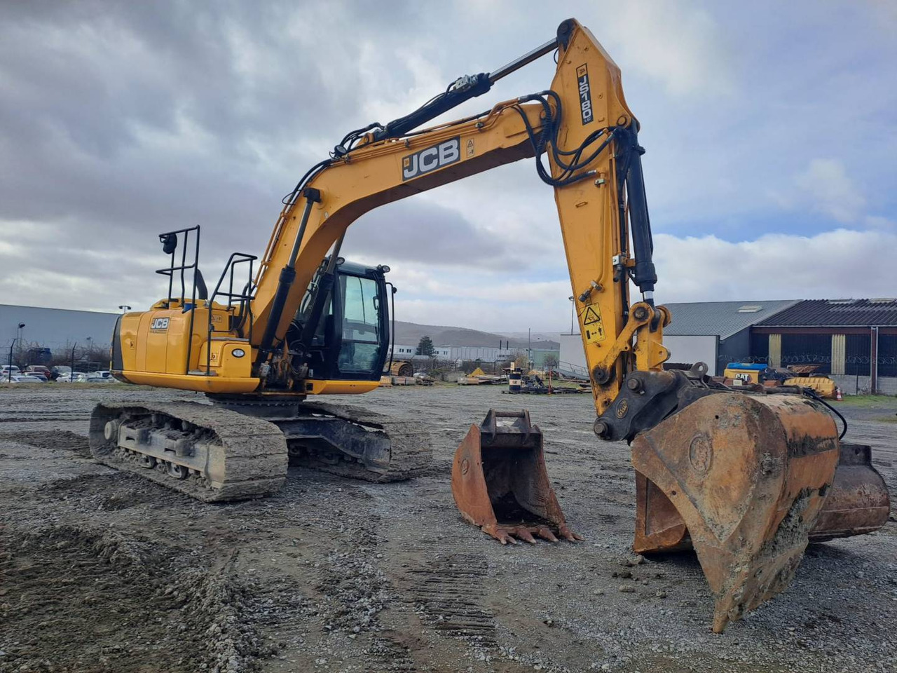 JCB JS180LC - Гусеничный экскаватор: фото 1 JCB JS180LC - Гусеничный экскаватор: фото 1