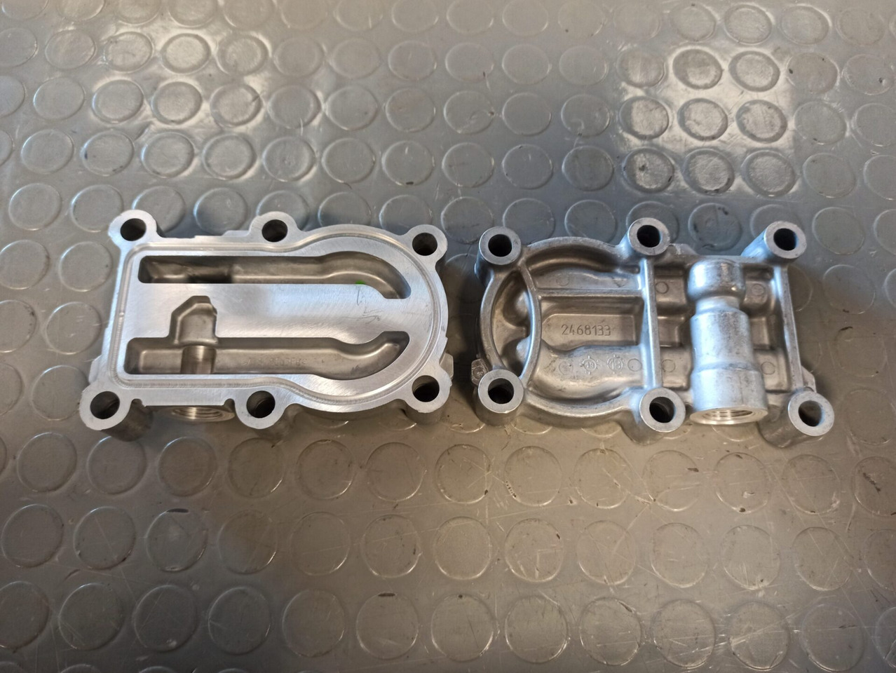 SCANIA OIL PUMP COVER - 2468133 - Коробка передач и запчасти для Грузовиков: фото 1