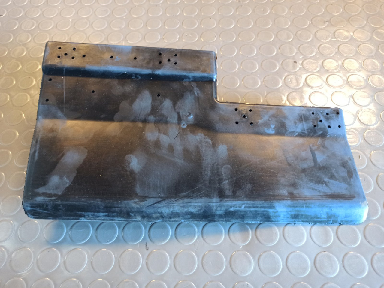 SCANIA RIGHT MUDGUARD SEAL - 1309656 - Крыло для Грузовиков: фото 1