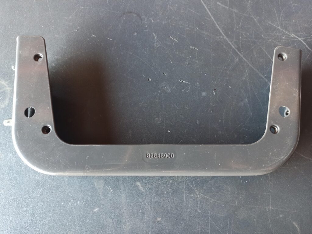 VOLVO SUPPORT BRACKET 82648900 - Рама/ Шасси для Грузовиков: фото 1 VOLVO SUPPORT BRACKET 82648900 - Рама/ Шасси для Грузовиков: фото 1