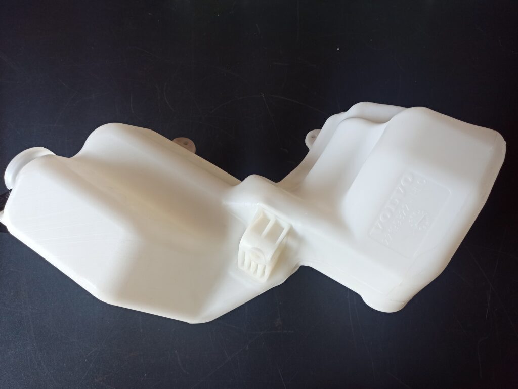 VOLVO WASHER FLUID RESERVOIR 22199322 - Кабина и интерьер для Грузовиков: фото 1