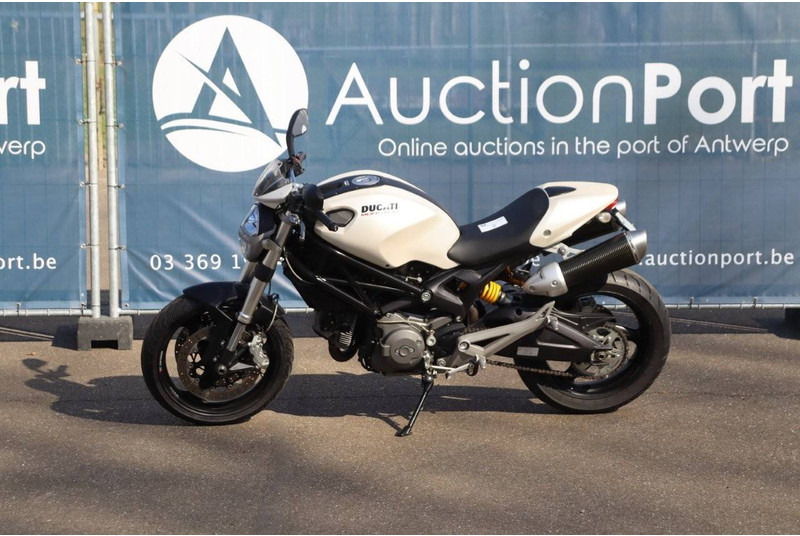 Ducati MONSTER 696 - Мотоцикл: фото 1 Ducati MONSTER 696 - Мотоцикл: фото 1