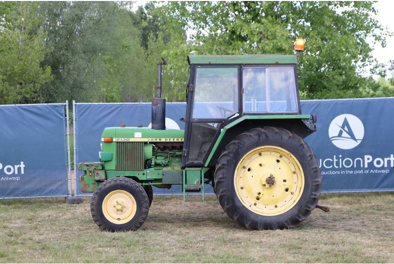 John Deere 2130 - Трактор: фото 2 John Deere 2130 - Трактор: фото 2