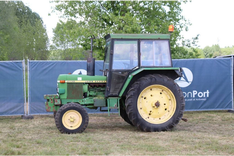 John Deere 2130 - Трактор: фото 1 John Deere 2130 - Трактор: фото 1