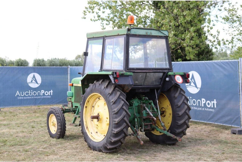 John Deere 2130 - Трактор: фото 4 John Deere 2130 - Трактор: фото 4