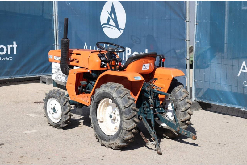 Kubota B1400 - Трактор: фото 3 Kubota B1400 - Трактор: фото 3