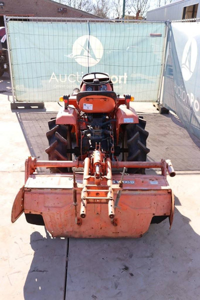 Kubota B1500DT - Трактор: фото 4 Kubota B1500DT - Трактор: фото 4