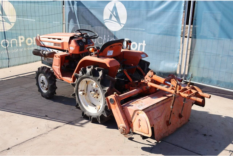 Kubota B1500DT - Трактор: фото 3 Kubota B1500DT - Трактор: фото 3