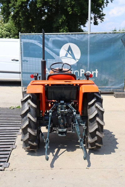 Kubota B1702DT - Трактор: фото 4 Kubota B1702DT - Трактор: фото 4