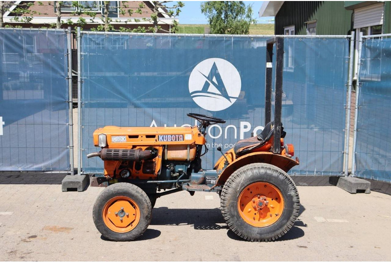 Kubota B6100 D - Трактор: фото 2 Kubota B6100 D - Трактор: фото 2