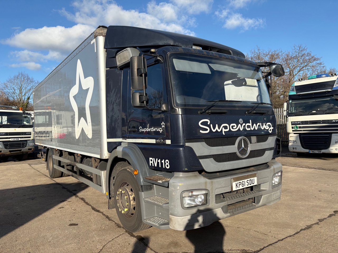MERCEDES-BENZ AXOR 1824 - Грузовик с закрытым кузовом: фото 1 MERCEDES-BENZ AXOR 1824 - Грузовик с закрытым кузовом: фото 1