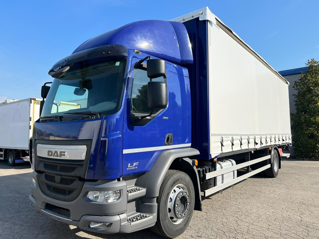 DAF LF320 E6 (Tauliner) - Тентованный грузовик: фото 1 DAF LF320 E6 (Tauliner) - Тентованный грузовик: фото 1