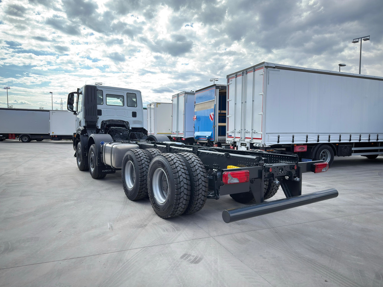 IVECO AD410T50 T-WAY 8x4 E6 (Chassis) - Грузовик-шасси: фото 4 IVECO AD410T50 T-WAY 8x4 E6 (Chassis) - Грузовик-шасси: фото 4
