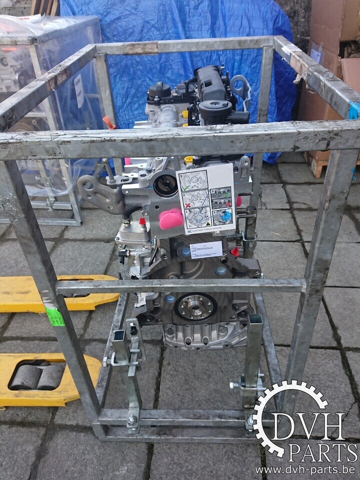 Новый Двигатель для Цельнометаллических фургонов AH03 - DW10FU AH03 - DW10FU: фото 1