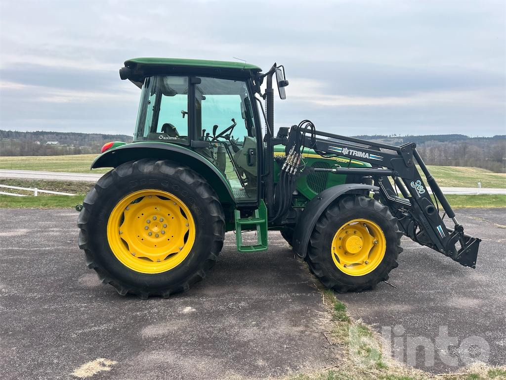 JOHN DEERE 5820 - Трактор: фото 3 JOHN DEERE 5820 - Трактор: фото 3