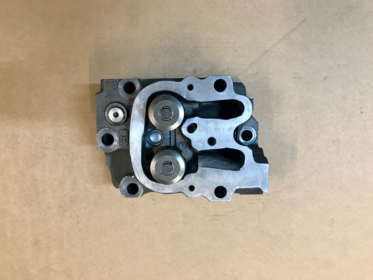 Головка блока TESTATA MAN D28 - 2 VALVOLE PER CILINDRO - RIF. MAN 51031016773 / 51031016774: фото 1 Головка блока TESTATA MAN D28 - 2 VALVOLE PER CILINDRO - RIF. MAN 51031016773 / 51031016774: фото 1