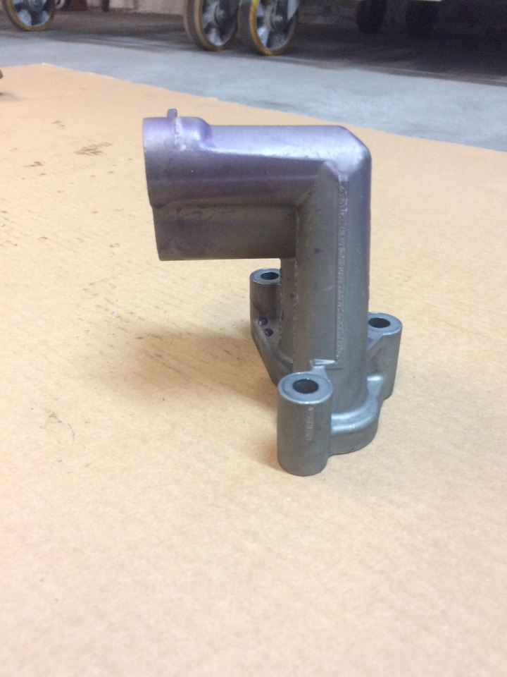 FLANGIA DI COLLEGAMENTO MODULO OLIO MAN 51054406000 - Запчасти для Грузовиков: фото 1