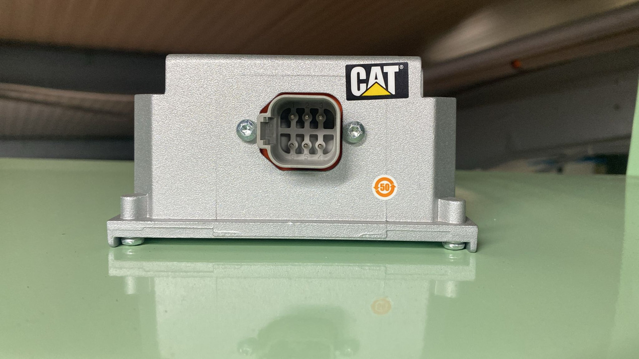 CATERPILLAR 340-7161: 24 Volt to 12 Volt Power Converter - Запчасти для Экскаваторов: фото 1 CATERPILLAR 340-7161: 24 Volt to 12 Volt Power Converter - Запчасти для Экскаваторов: фото 1